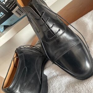 Johnston & Murphy black tie shoes 10  1/2 D